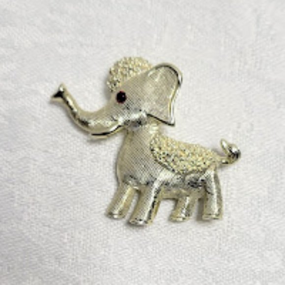 VINTAGE SILVER COLOR ELEPHANT BROOCH WITH RED RHINESTONE EYE - Picture 4 of 4